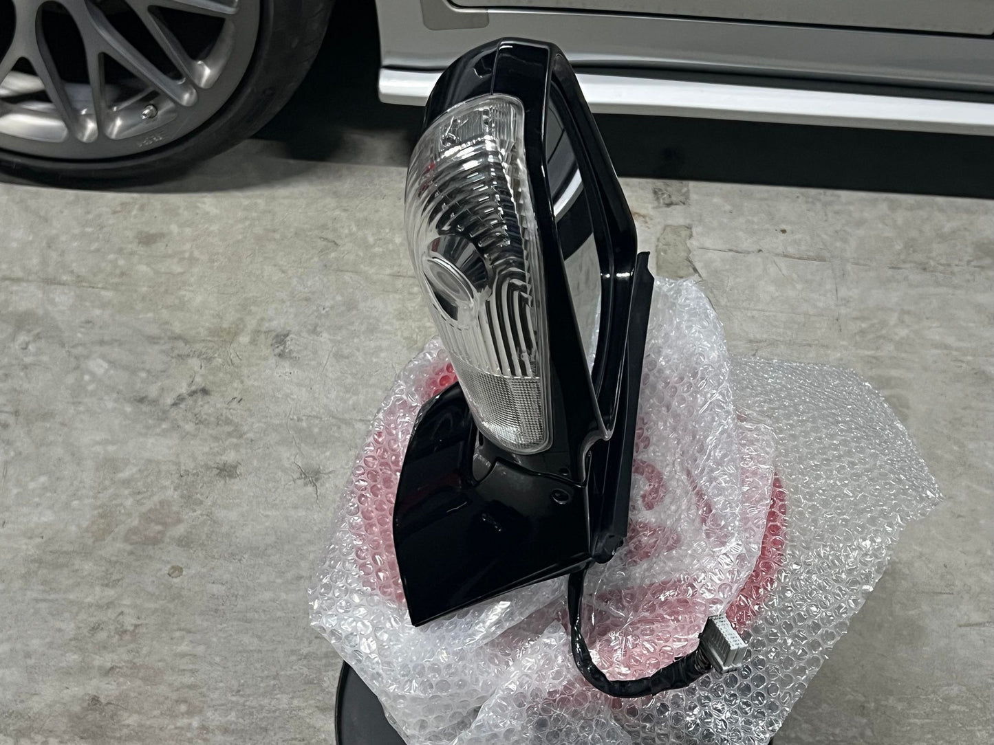 NISSAN ELGRAND E51 LEFT MIRROR S2 BLACK/ GREEN WITH CAMERA 2004 2005 2006 2007